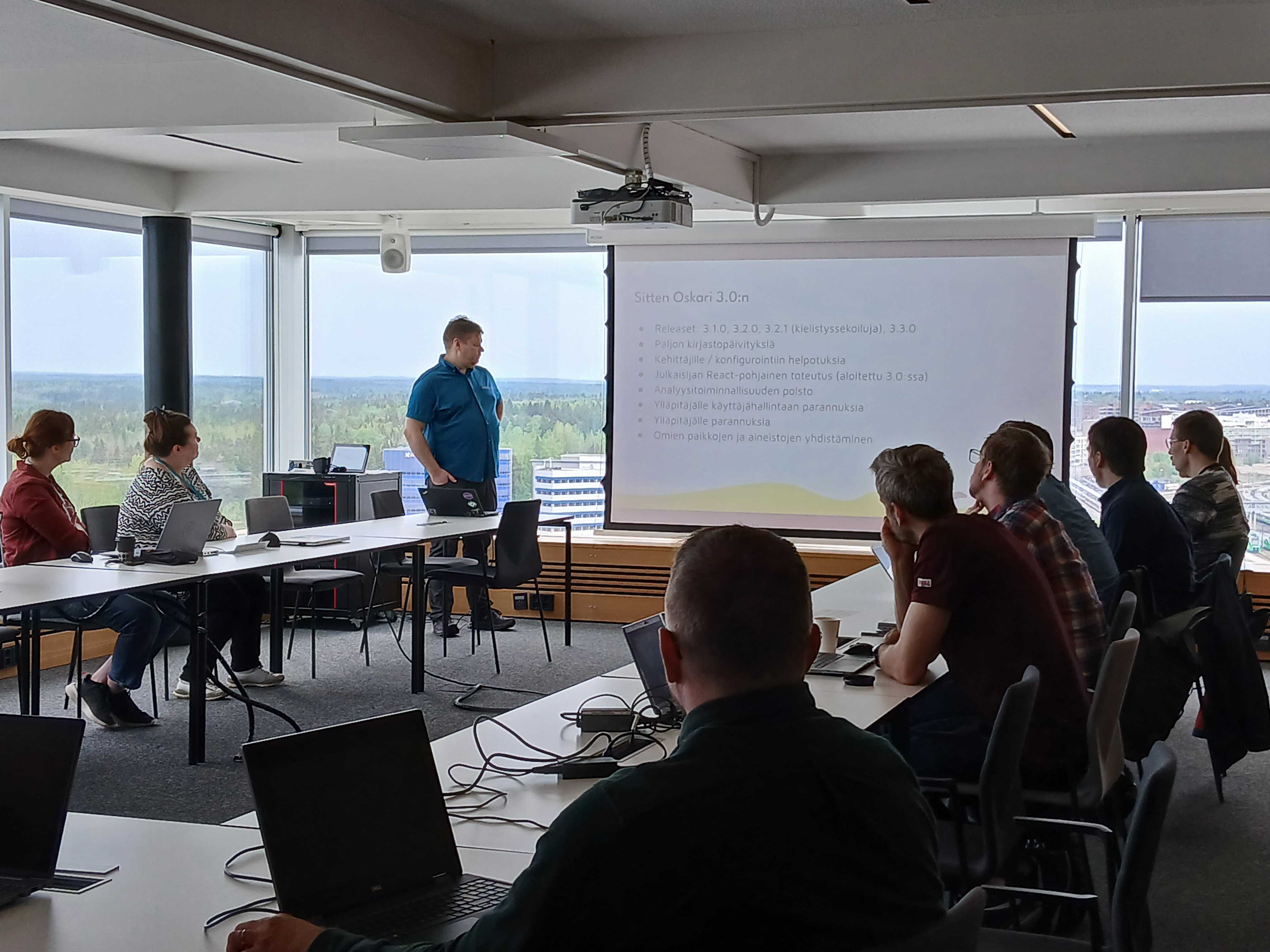 Oskari's technical coordinator, Sami Mäkinen, presenting